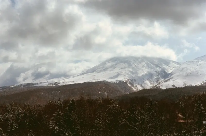 Clouds over the ridge